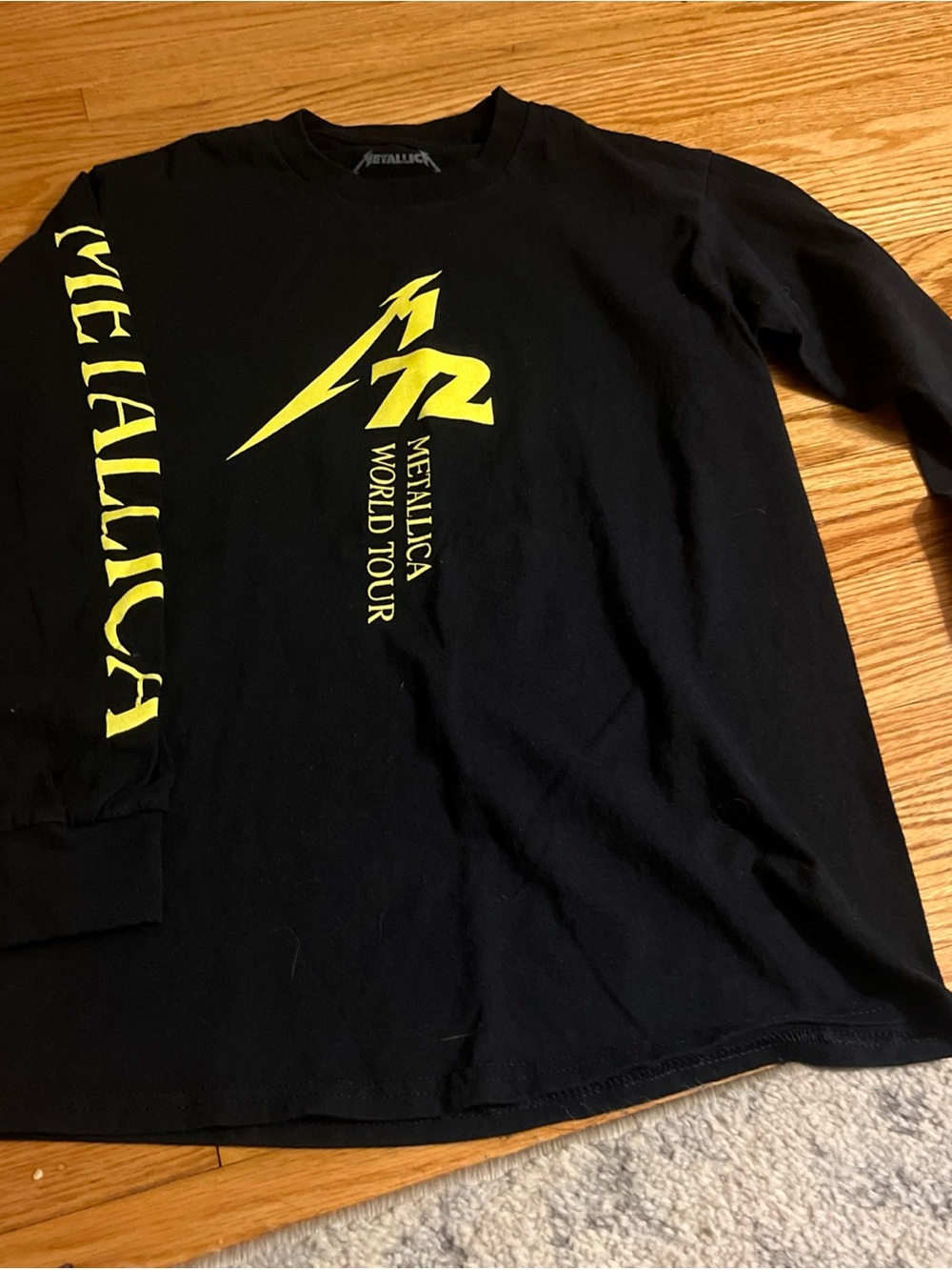 Metallica world tour size small long sleeve